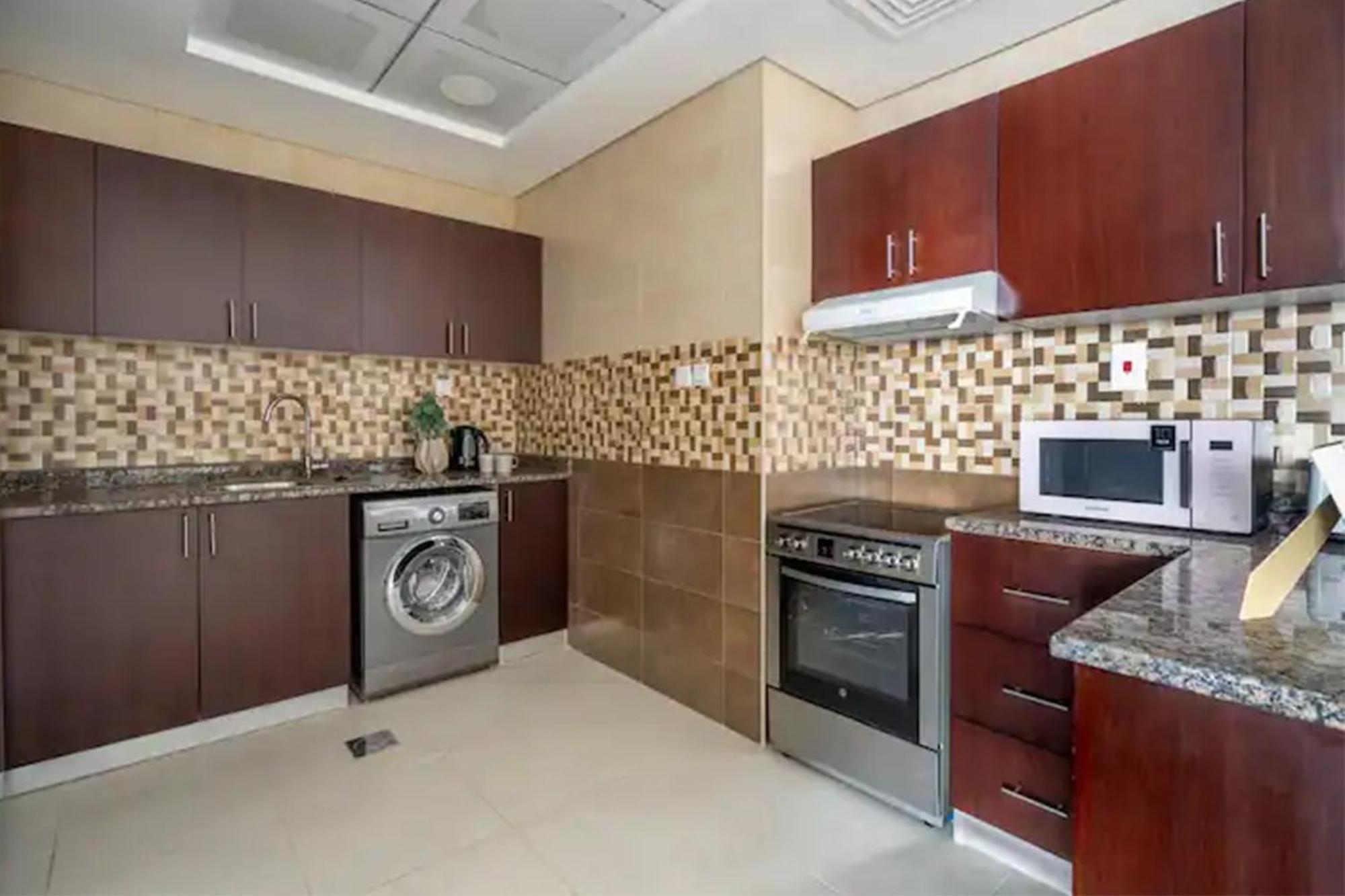 Magnificiant 1br In Court Tower With Canal View