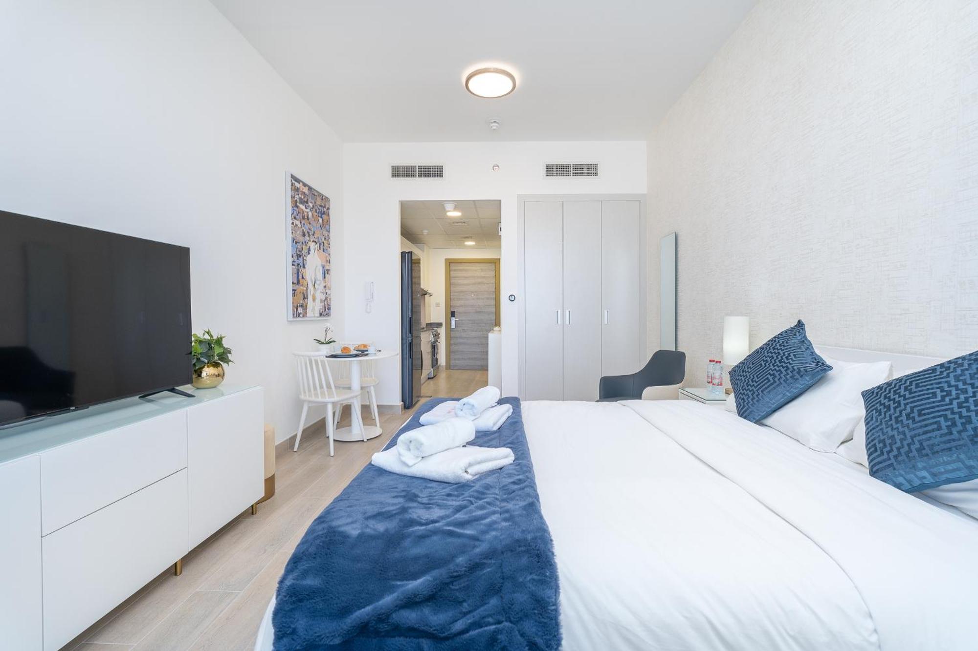 Apartment Marina & Downtown Views In Modern - Jvc Dubai