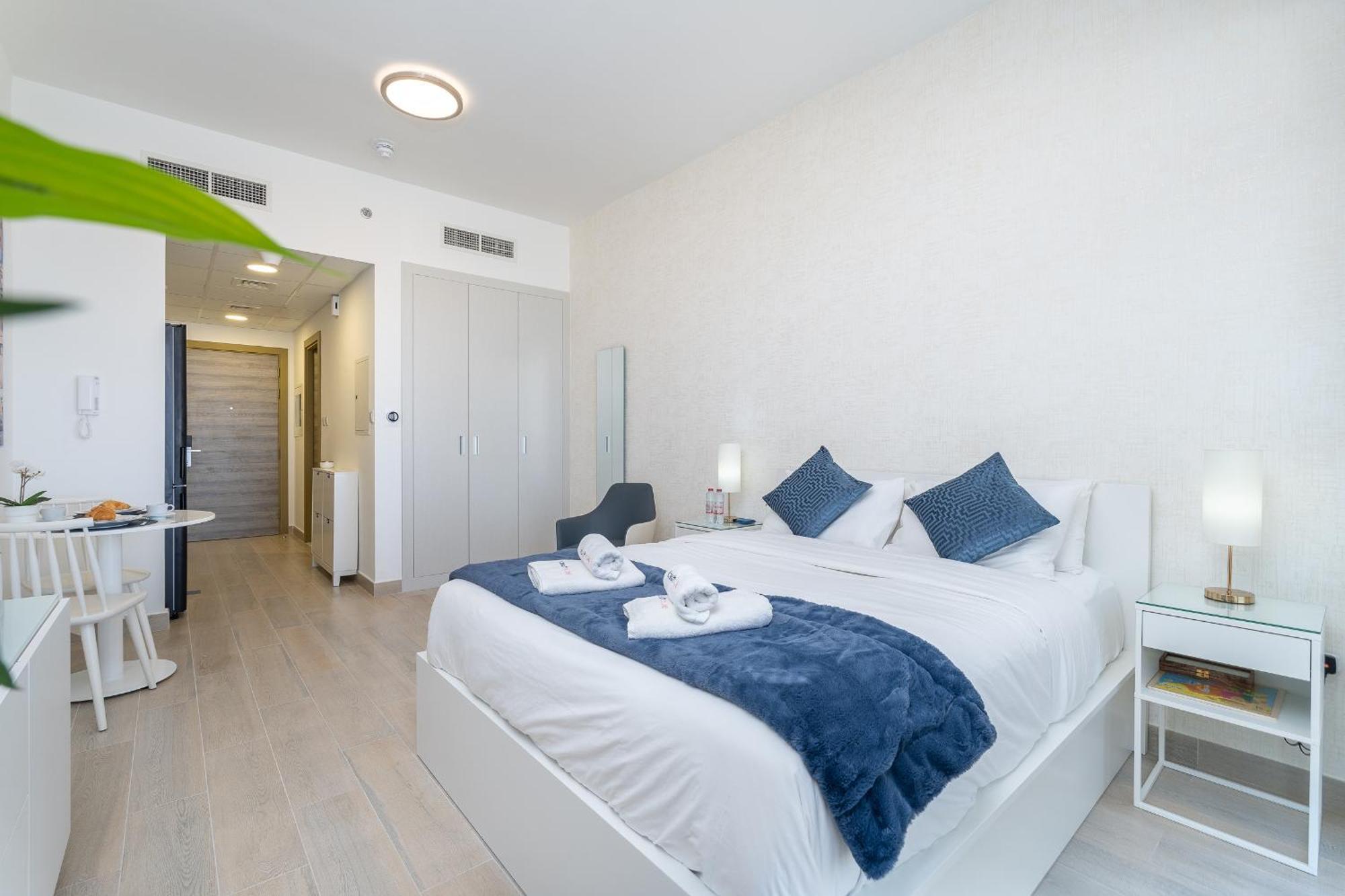 Apartment Marina & Downtown Views In Modern - Jvc Dubai