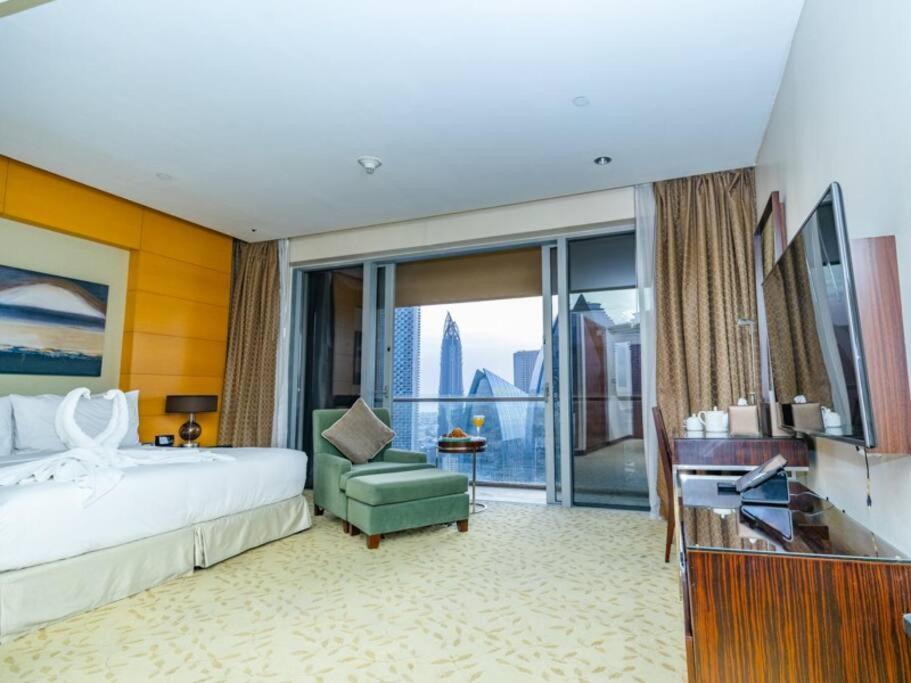 Creston Mall Residences *