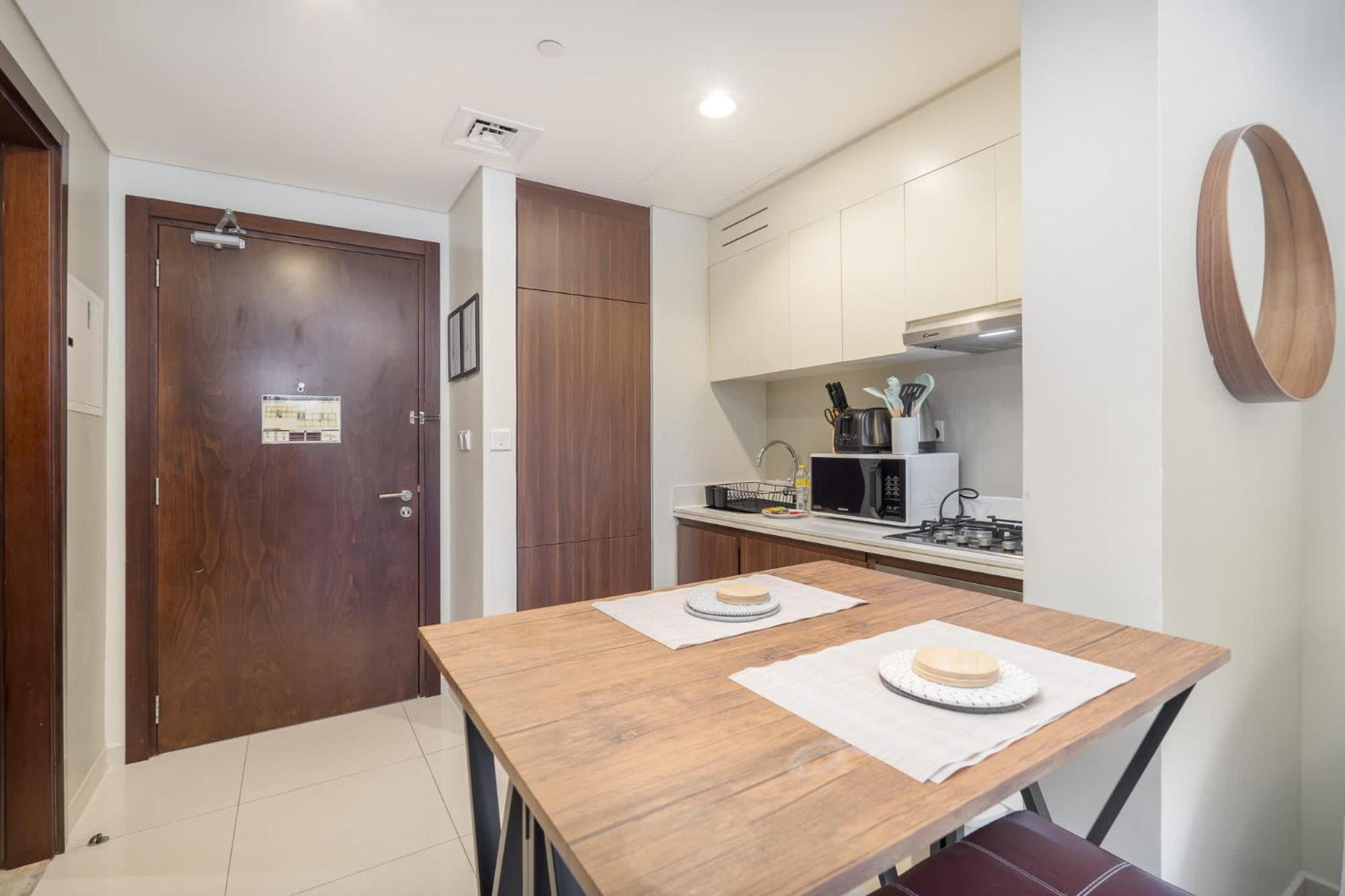 Sophisticated 1-bedroom At Vera Tower In Business Bay Apartment *