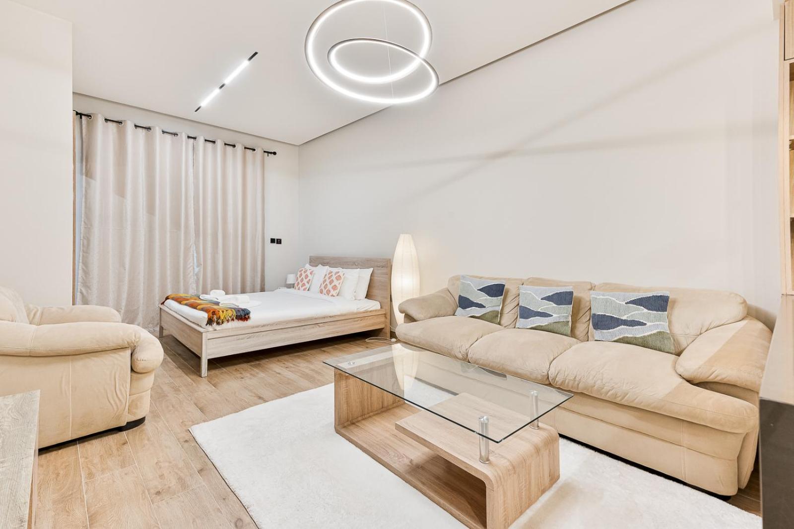 Apartment Spacious Pool, Gym And Kid's Playground