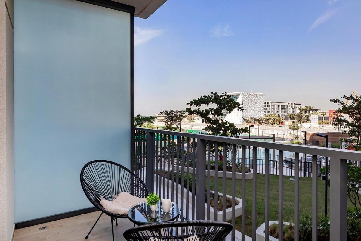 Walk Planet View 1br * Dubai