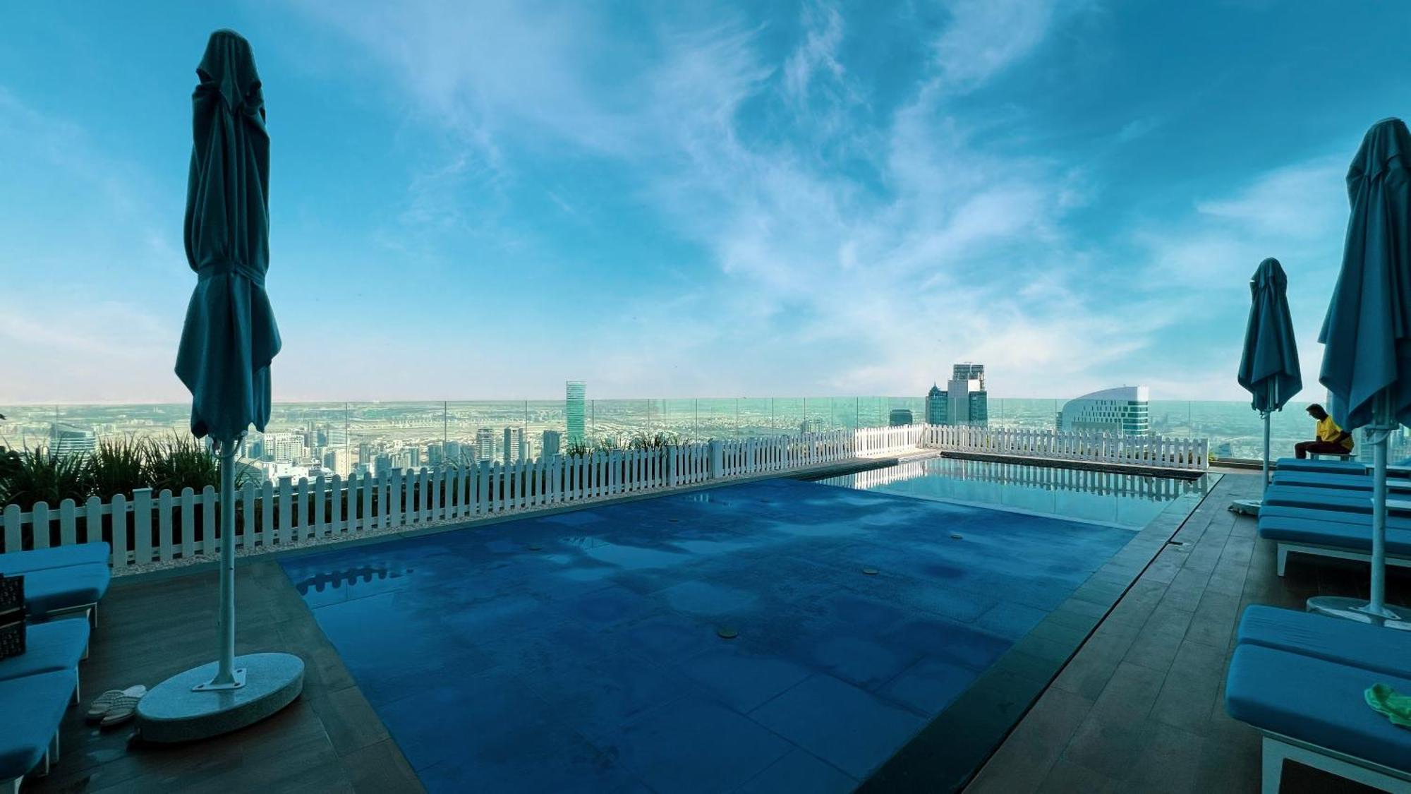 5 Star Living Burj Khalifa Infinity Pool Gym Dubai