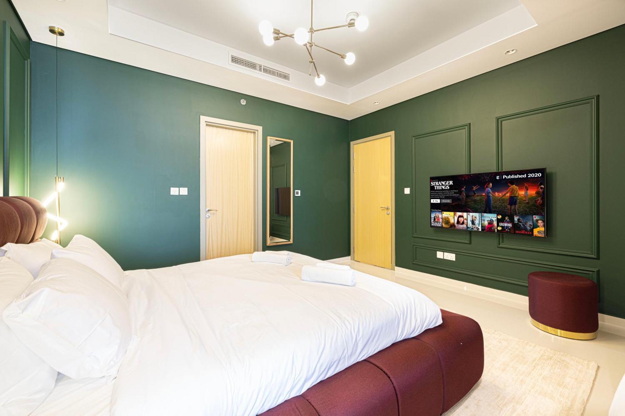 5 Star Living Burj Khalifa Infinity Pool Gym Apartment