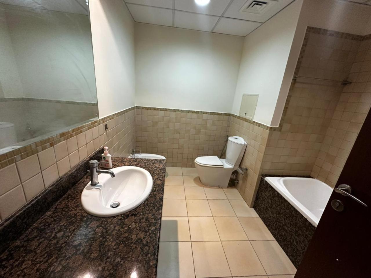 Guest house Jbr Walk - Master Bed Separate Facilities Near Tram Dubai