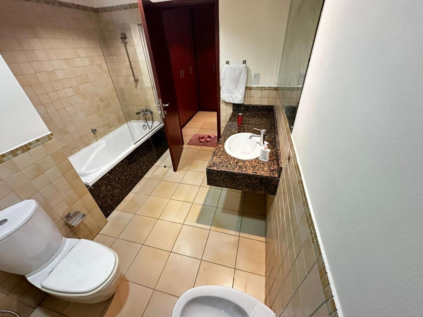 Jbr Walk - Master Bed Separate Facilities Near Tram *