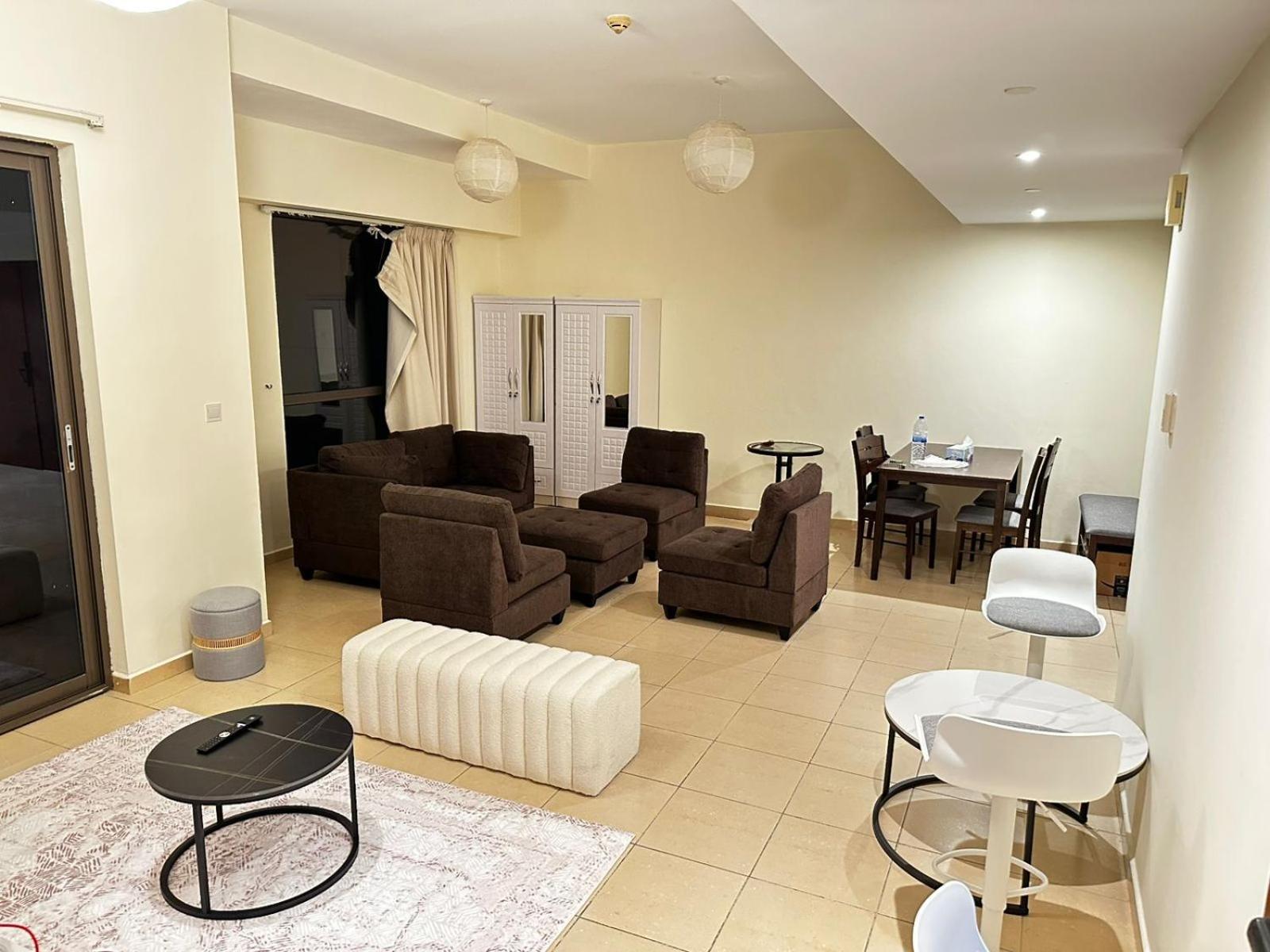 Jbr Walk - Master Bed Separate Facilities Near Tram Guest house *