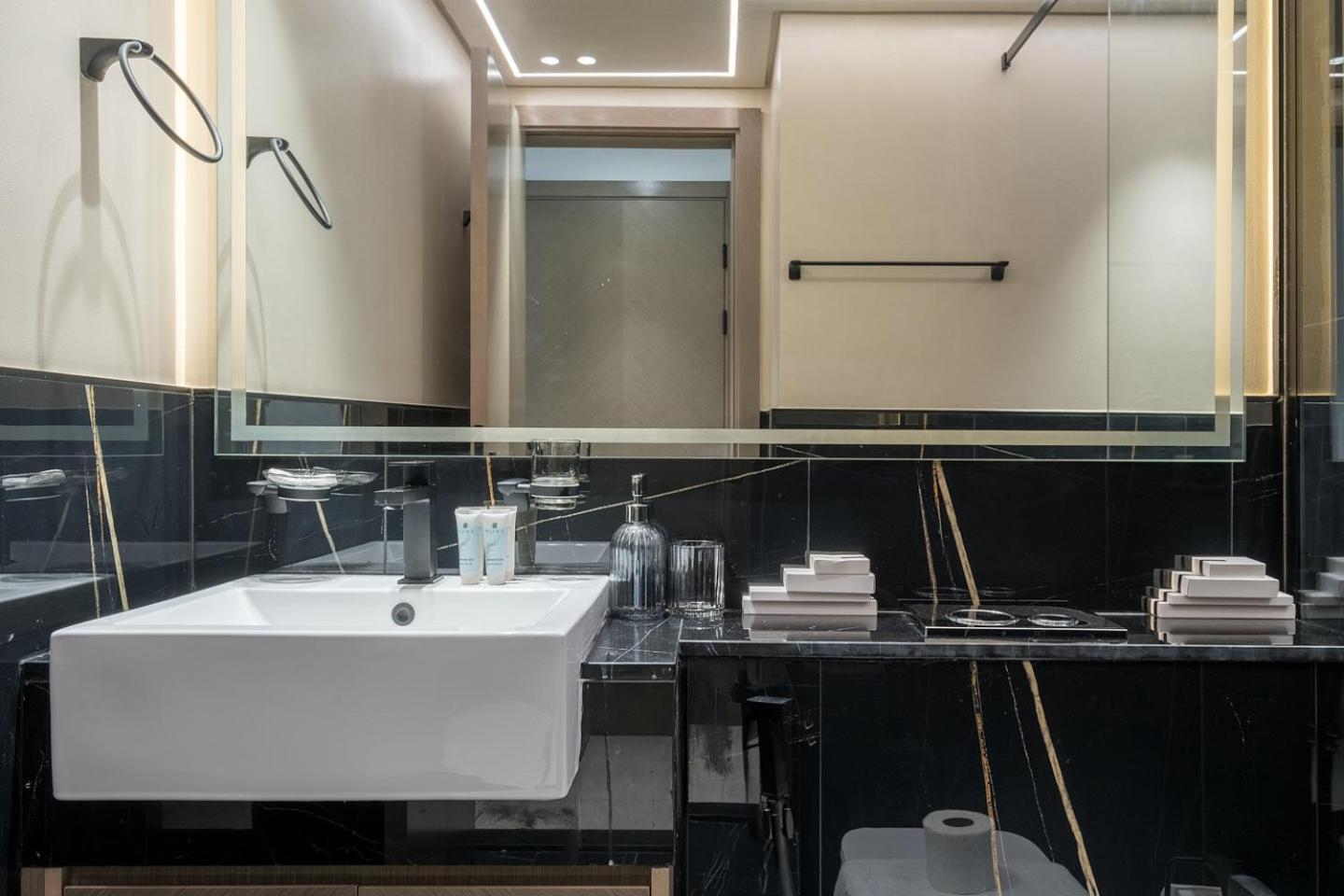 Elegant 1 Bed In Binghatti Creek Apartment *