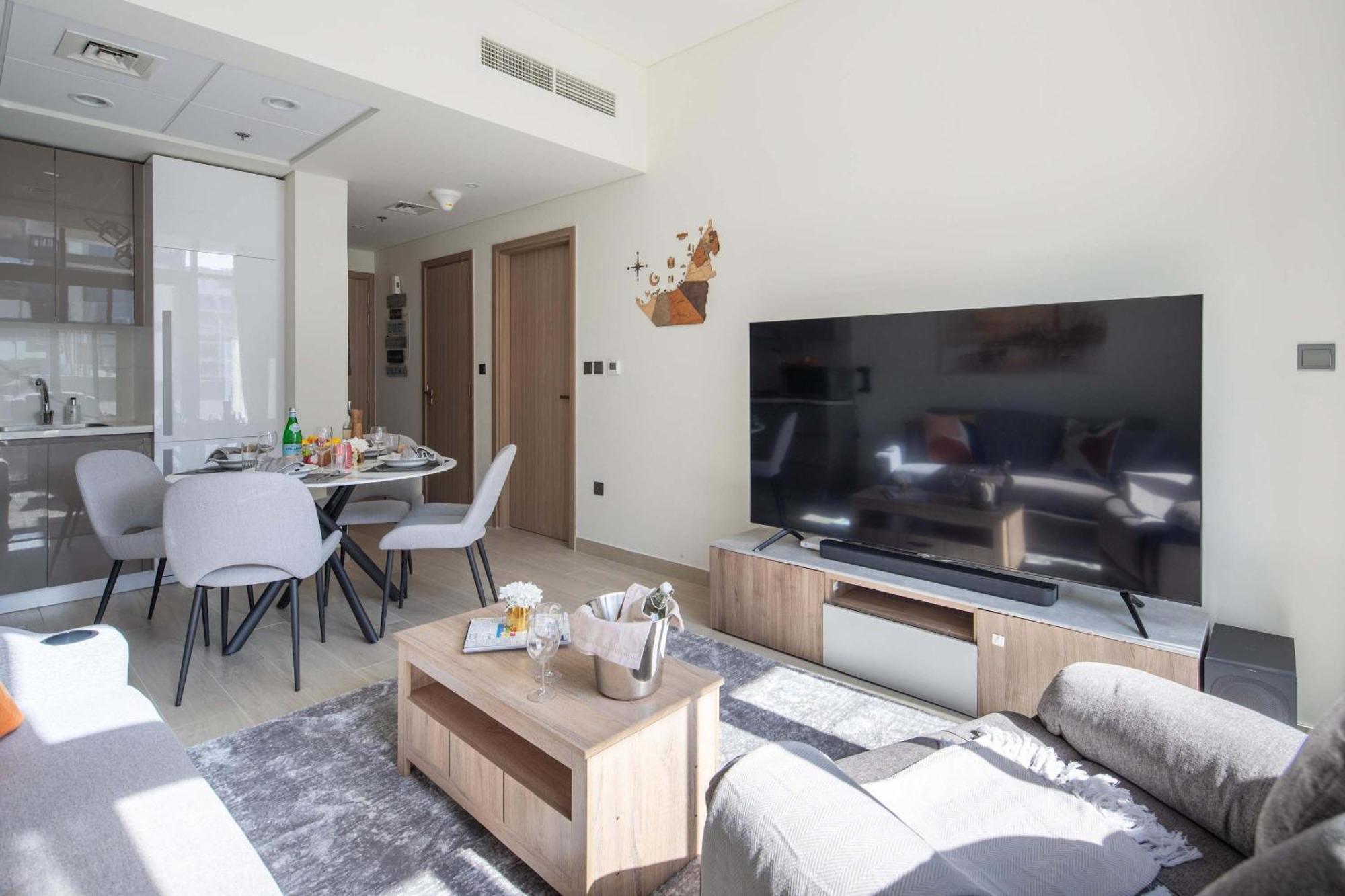 Frank Porter - Azizi Riviera 26 Apartment