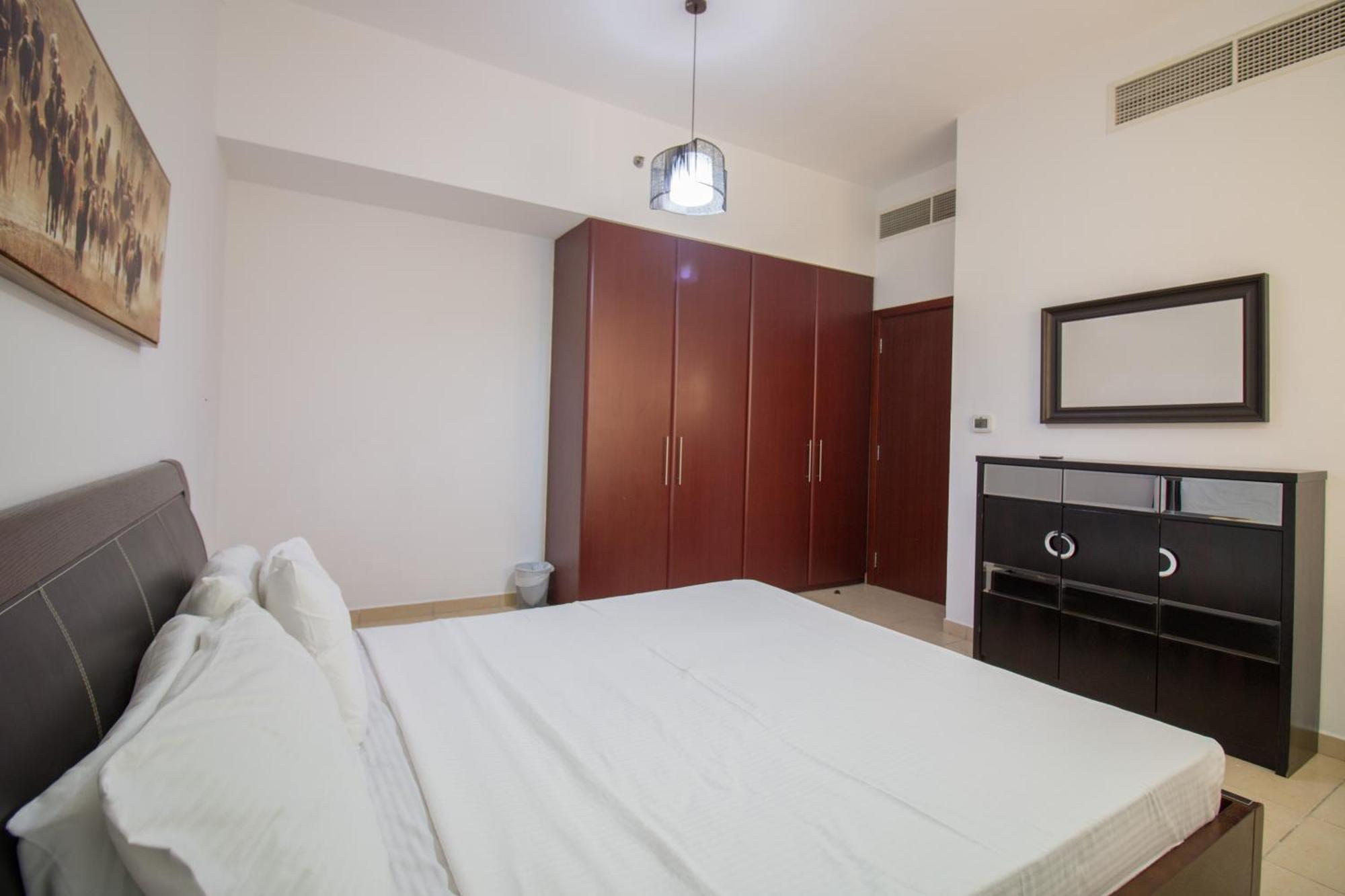Spacious 4 Bedroom In Jbr, 5-min Walk To The Beach, Marina Views *