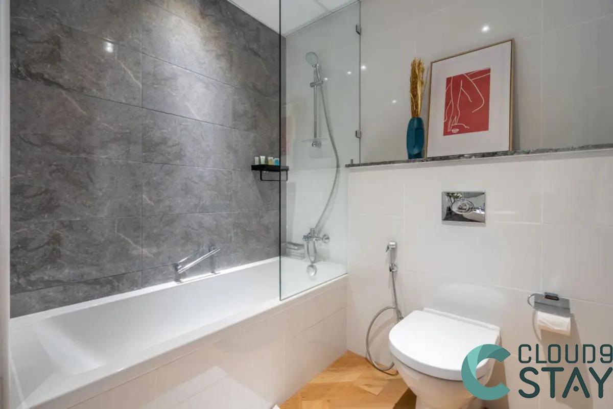Cloud 9 - Luxurious 1 Bedroom In Business Bay * Dubai
