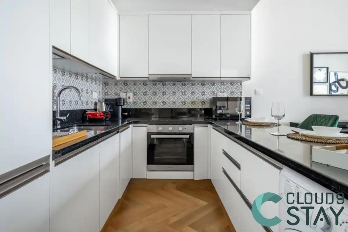 Cloud 9 - Luxurious 1 Bedroom In Business Bay
