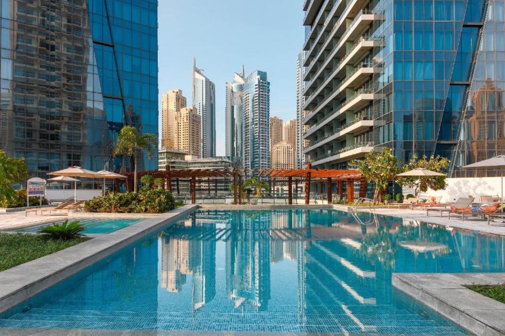 Apartment White Sage Opulence At Silverene Towers 1br Marina *