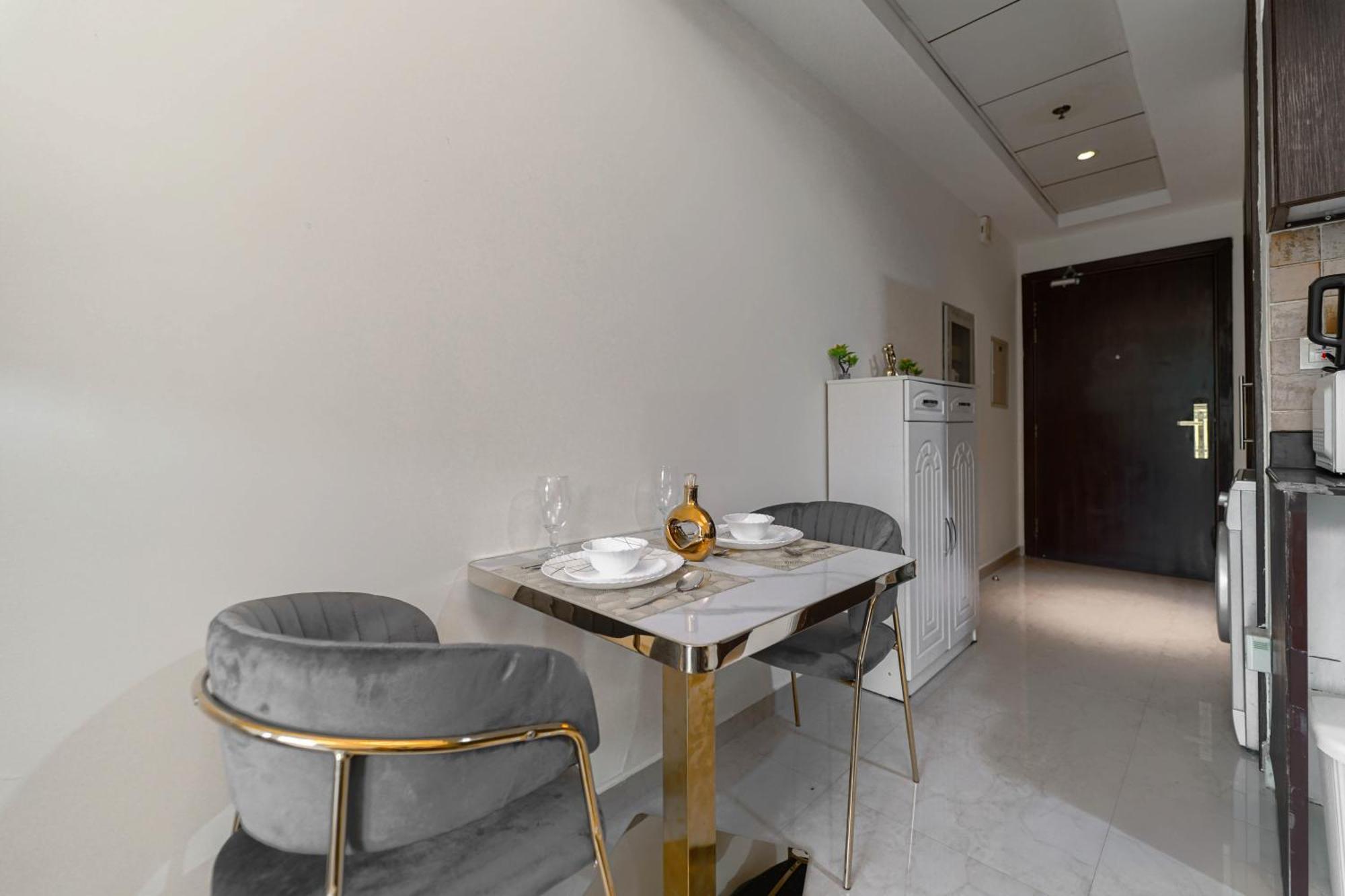 Apartment Posh In Jvc, Hanover 10, Deleguest Dubai