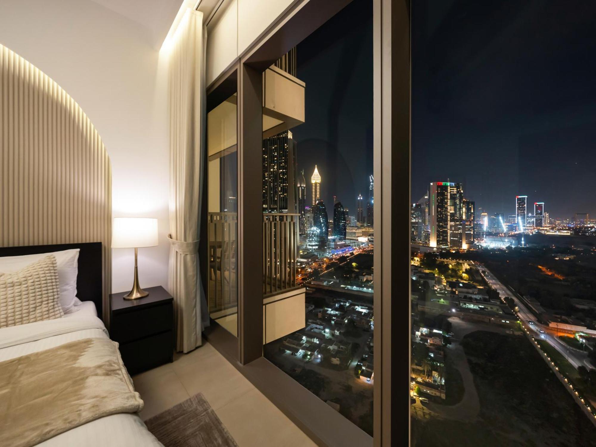 Lux 3br Maid With Burj View Mall Connect *