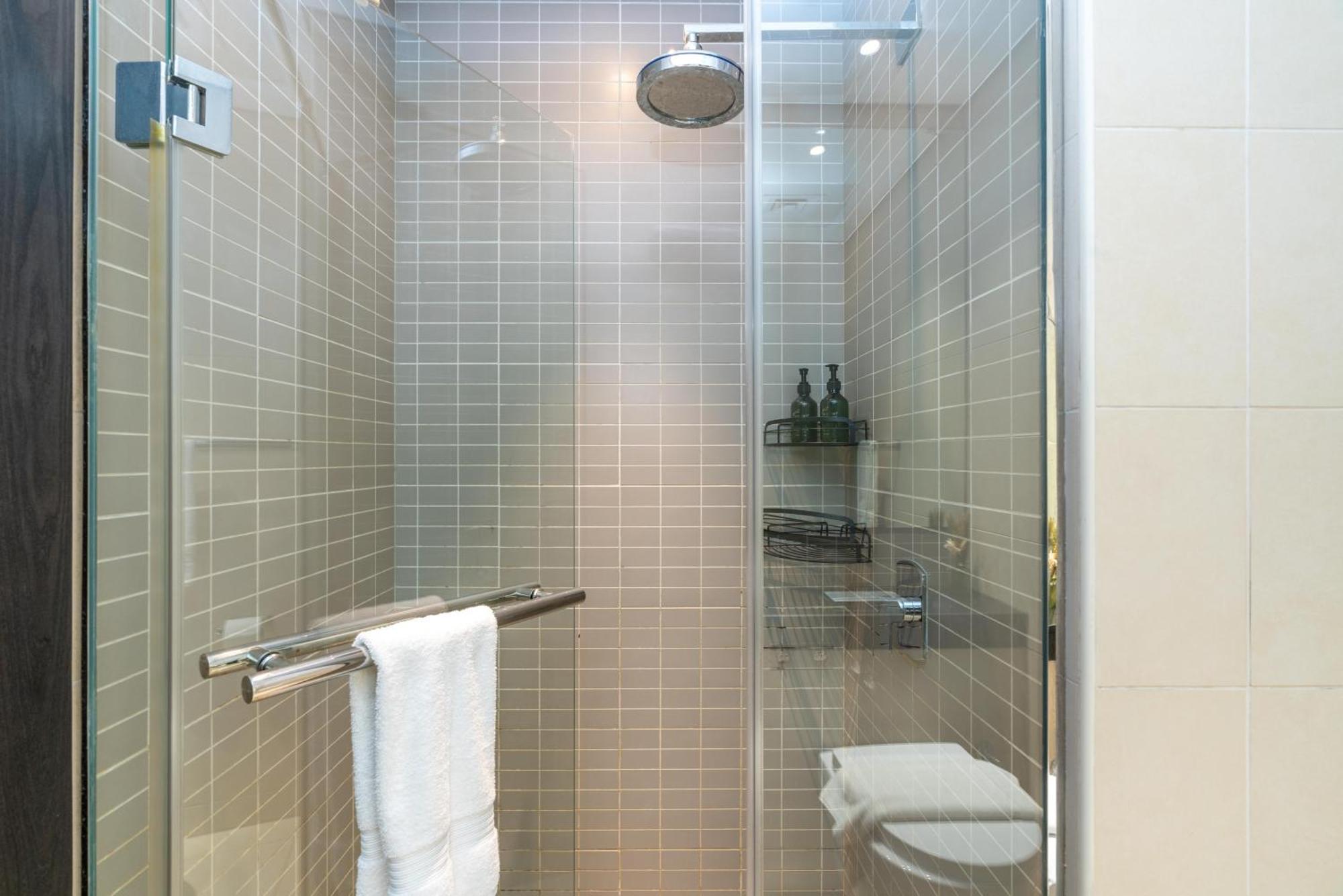 White Sage Opulence At Silverene Towers 1br Marina Apartment *