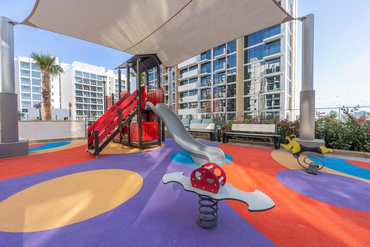 Bright And Elegant 3-bedroom Escape Perfect For Families In Meydan Apartamento Dubai