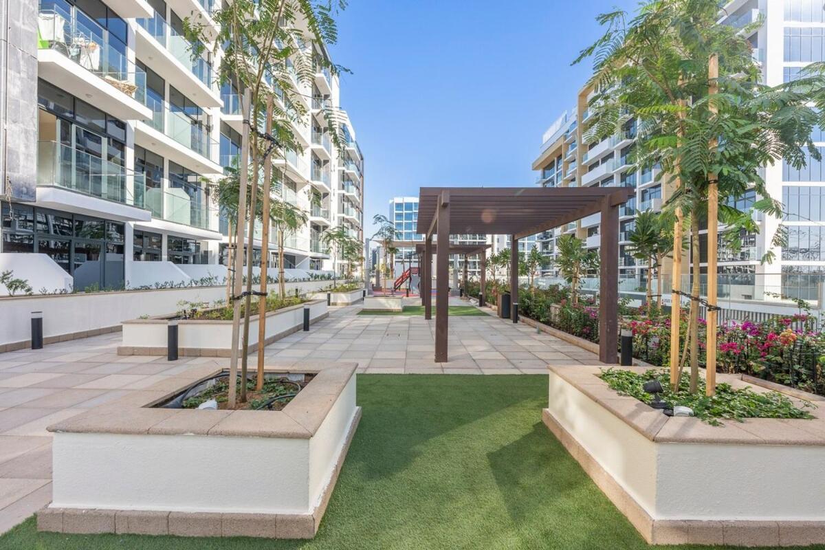 Bright And Elegant 3-bedroom Escape Perfect For Families In Meydan Apartamento