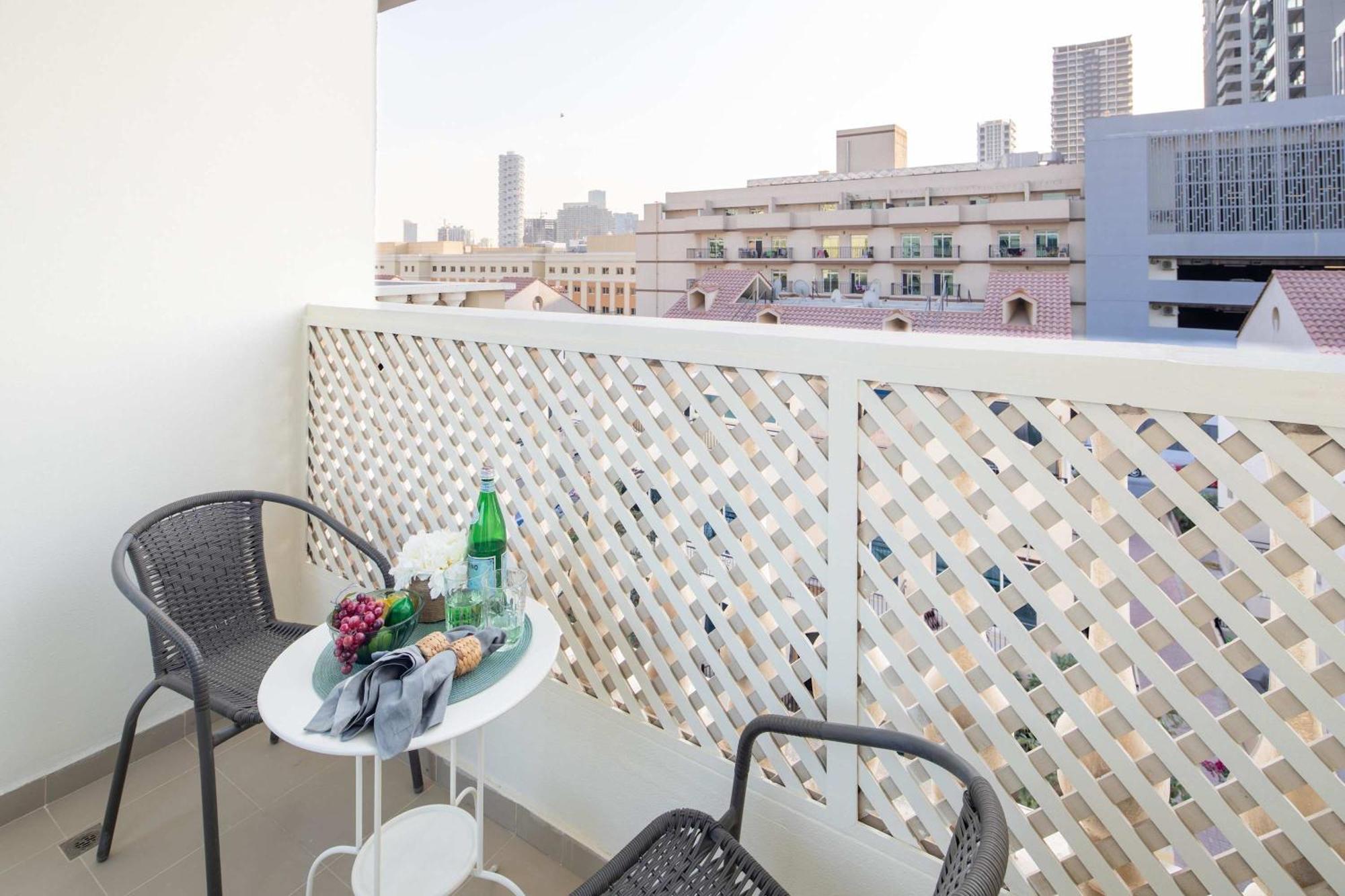 Frank Porter - Hanover Square Apartment Dubai