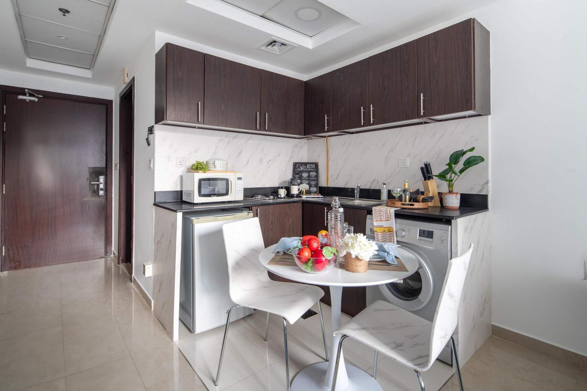 Frank Porter - Hanover Square Apartment