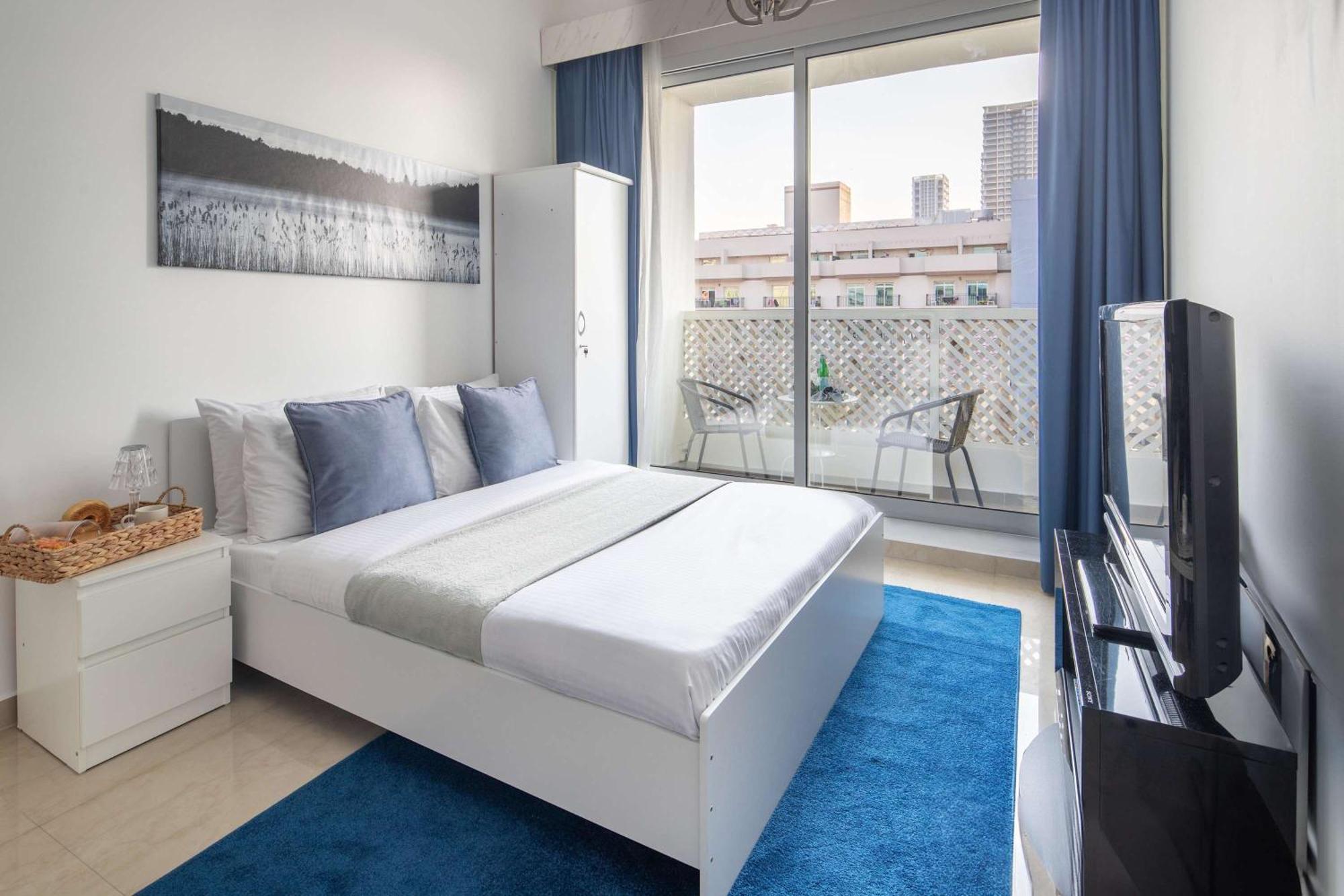 Frank Porter - Hanover Square Apartment *