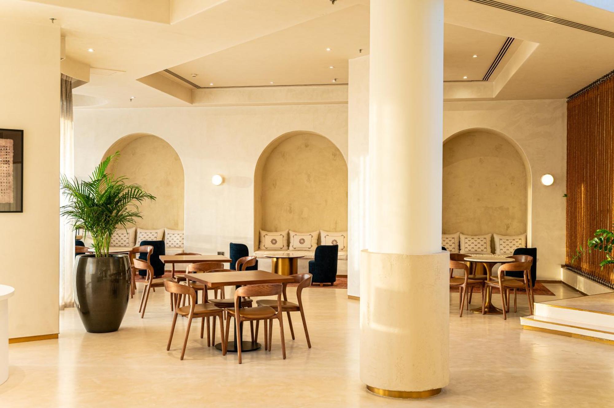 Hotel Majestic Cove - Formerly Le Meridien Fairway 4*