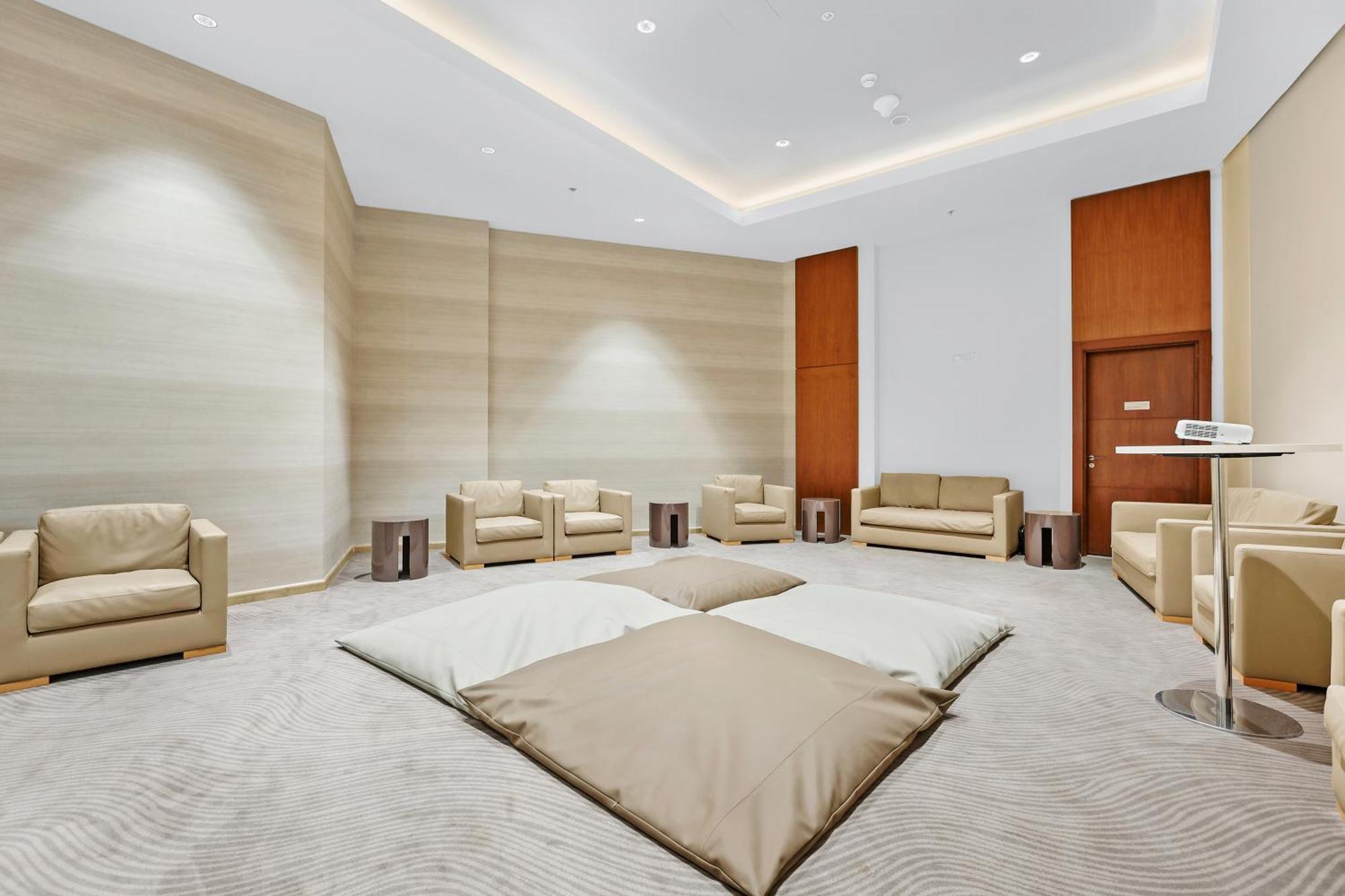 First Class 2br With Full Skyline & Sea View