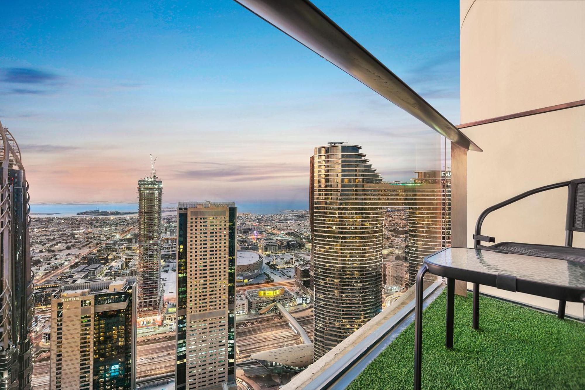 First Class 2br With Full Skyline & Sea View Dubai