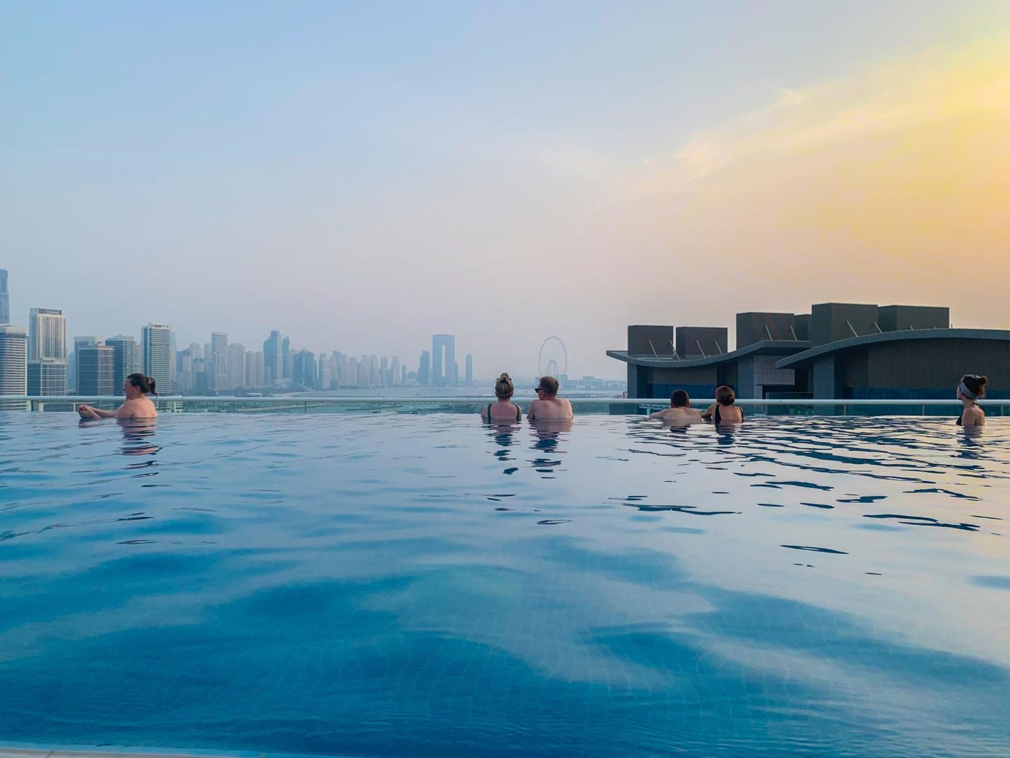 At Seven Palm - Infinity Pool Apartment Dubai