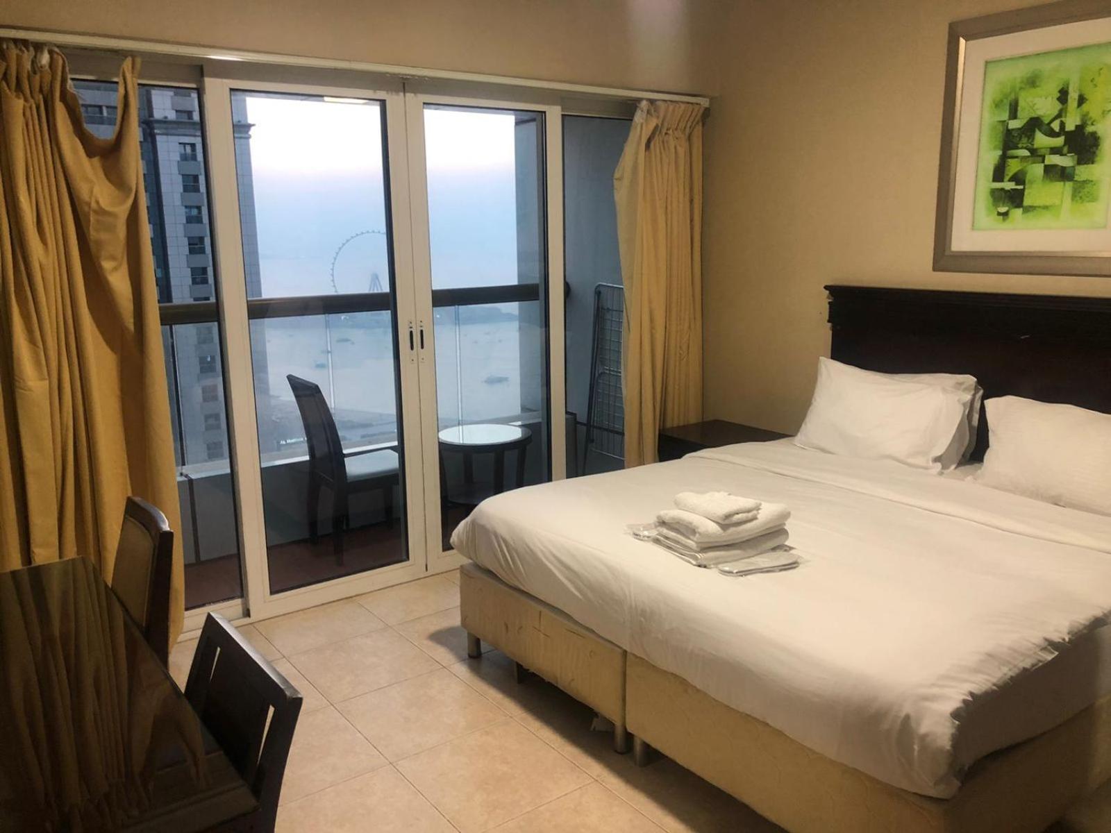 Homestay Ensuite In Coliving In Marina