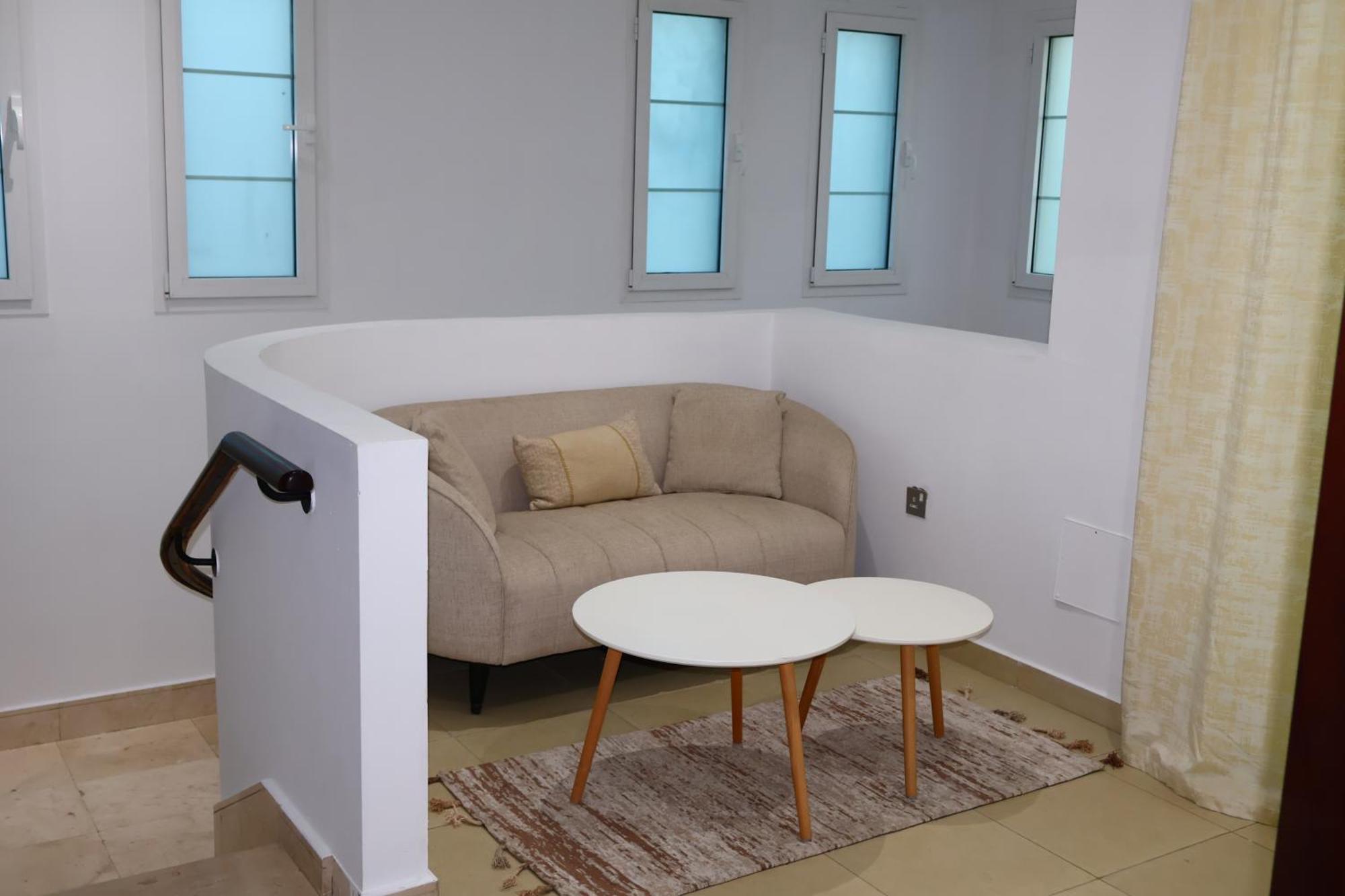Fully Furnished Garden 2 Bedroom Holiday home
