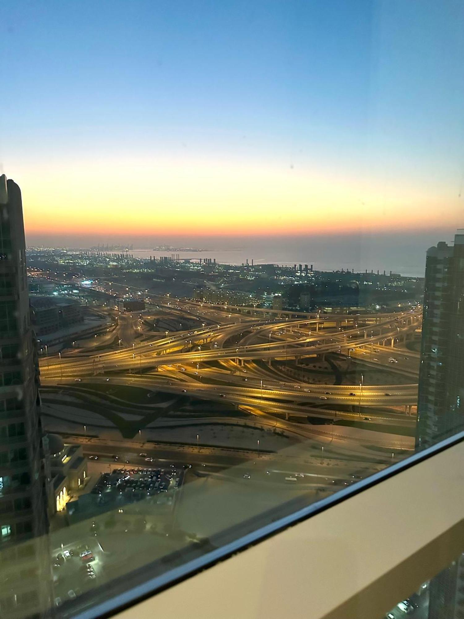 Stunning With Sea-view In Jlt Apartment