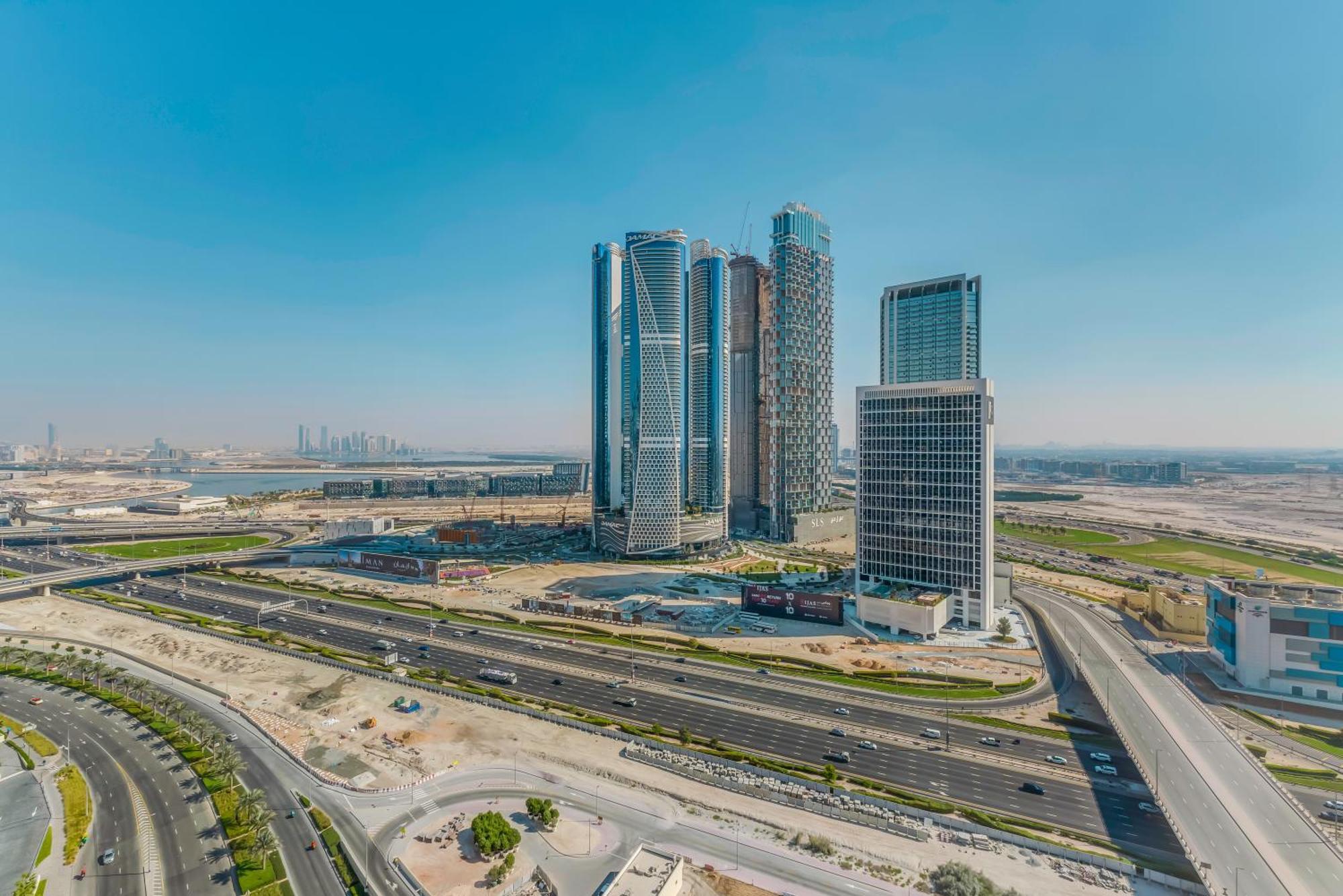 Apartment Waves - Modern With Balcony In Business Bay Dubai