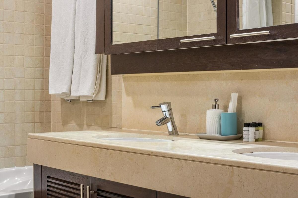 Apartment First Class 2br Burj Khalifa & Fountain View Dubai