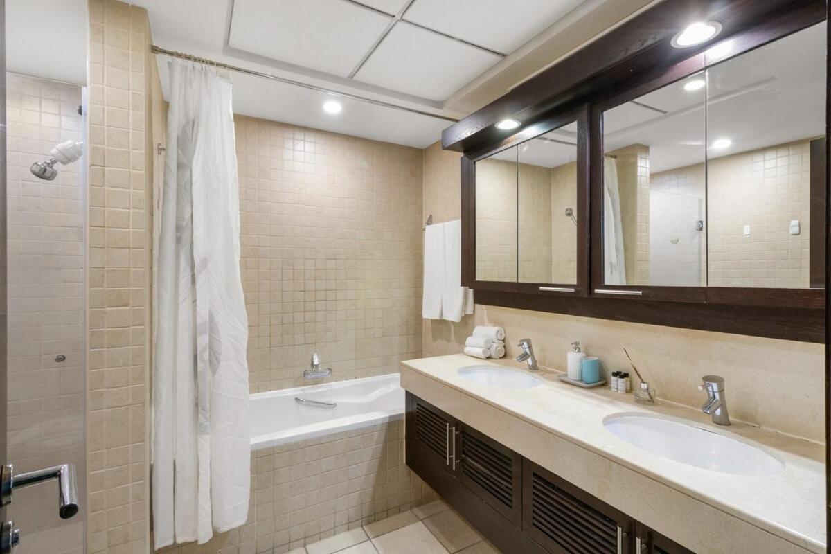 First Class 2br Burj Khalifa & Fountain View Apartment Dubai
