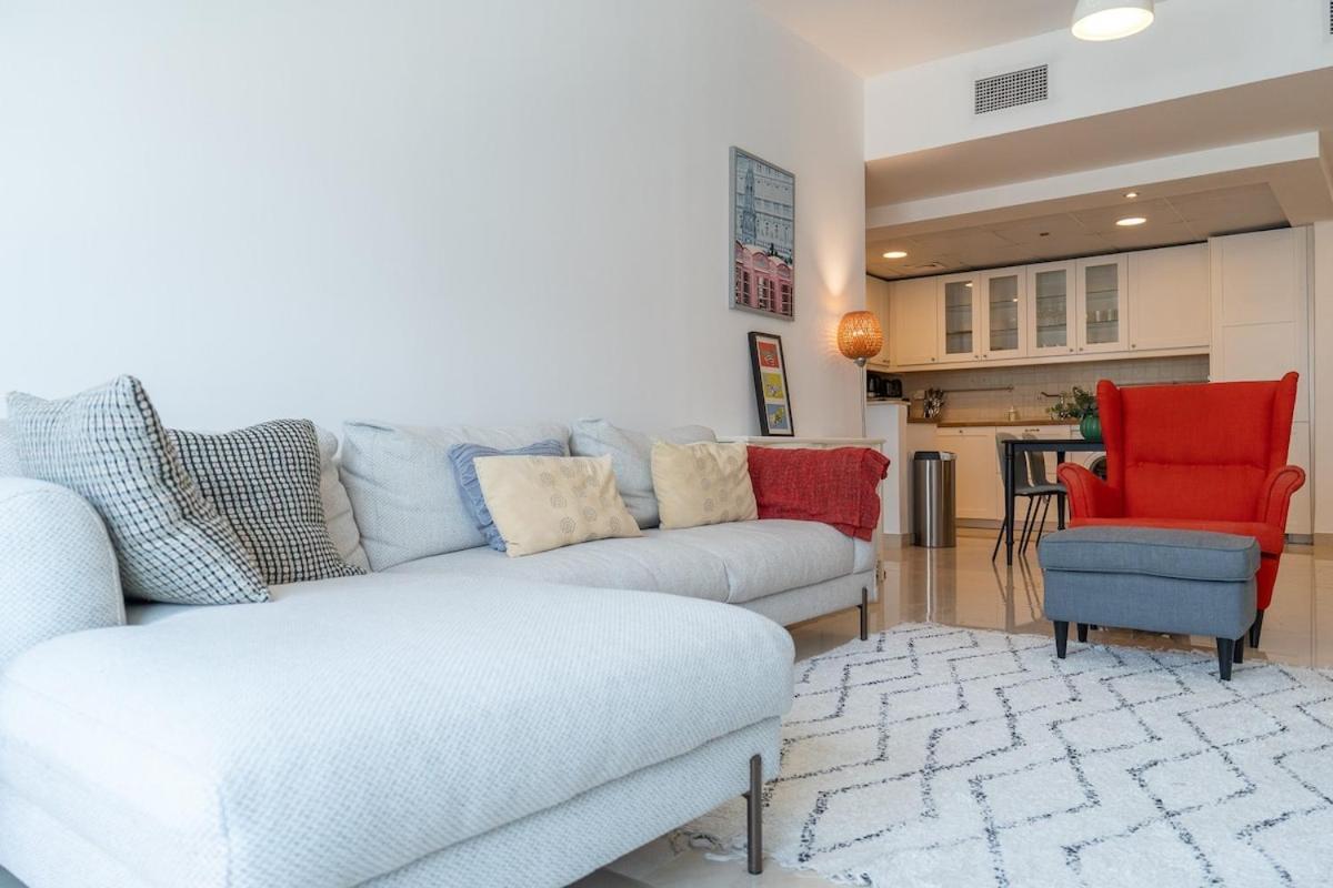 Cozy 1-bedroom Perfect For Couple In Marina Apartment