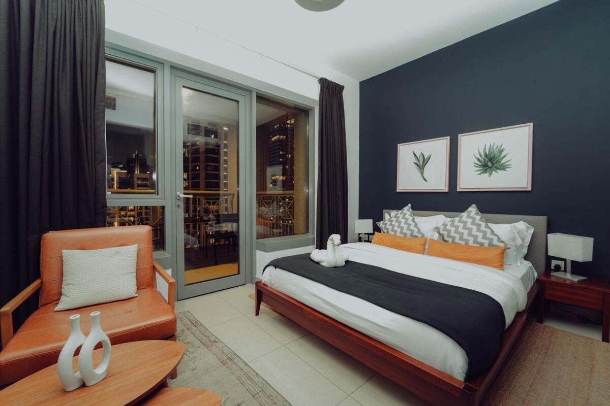 Elegant Downtown 5 Minute Walk To Burj Khalifa & Mall Apartment