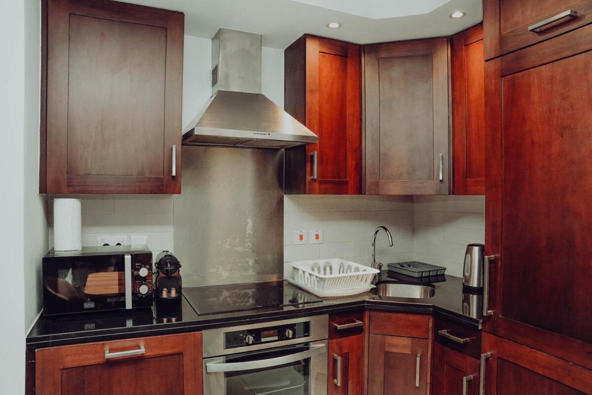 Elegant Downtown 5 Minute Walk To Burj Khalifa & Mall Apartment *