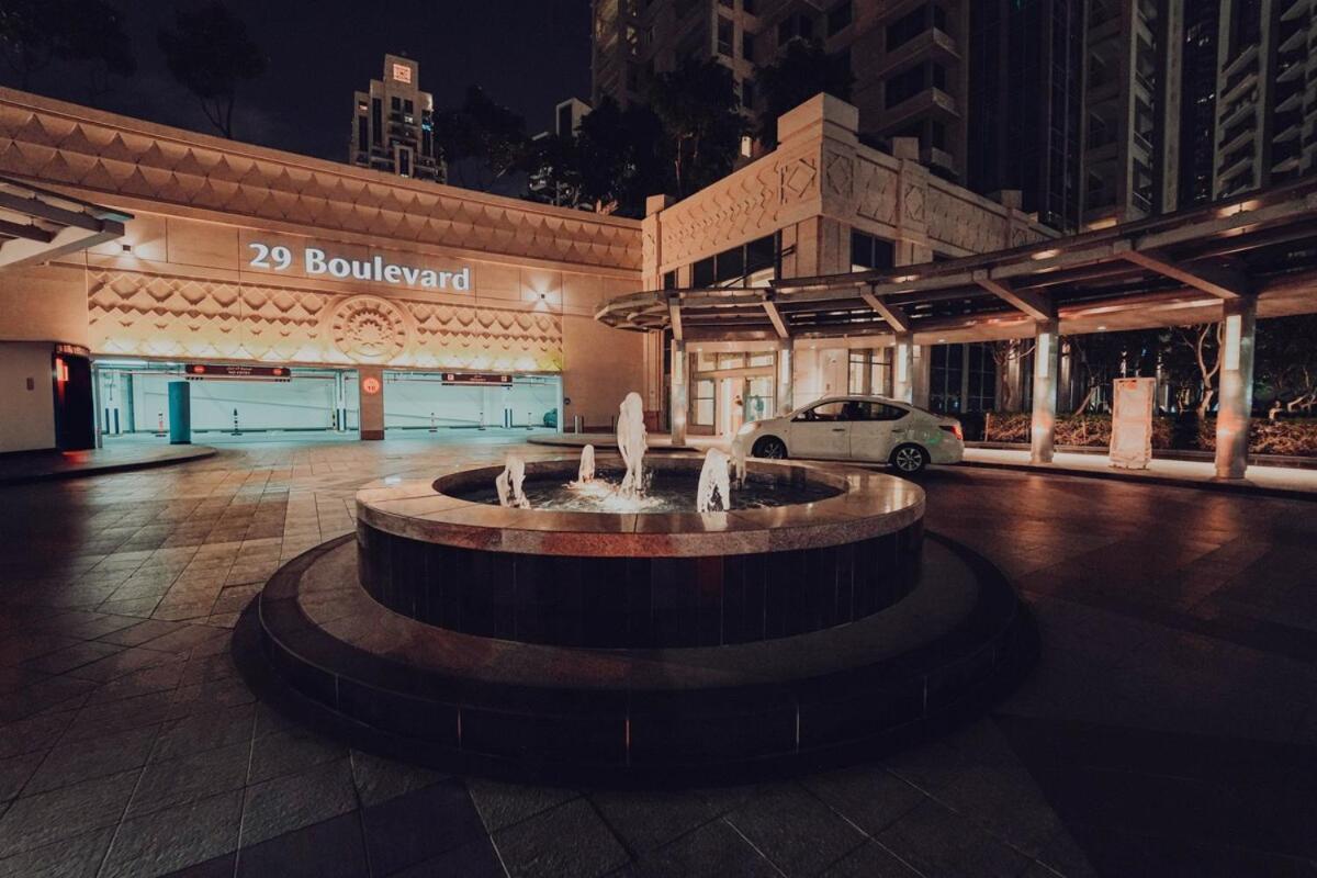 Elegant Downtown 5 Minute Walk To Burj Khalifa & Mall Apartment *