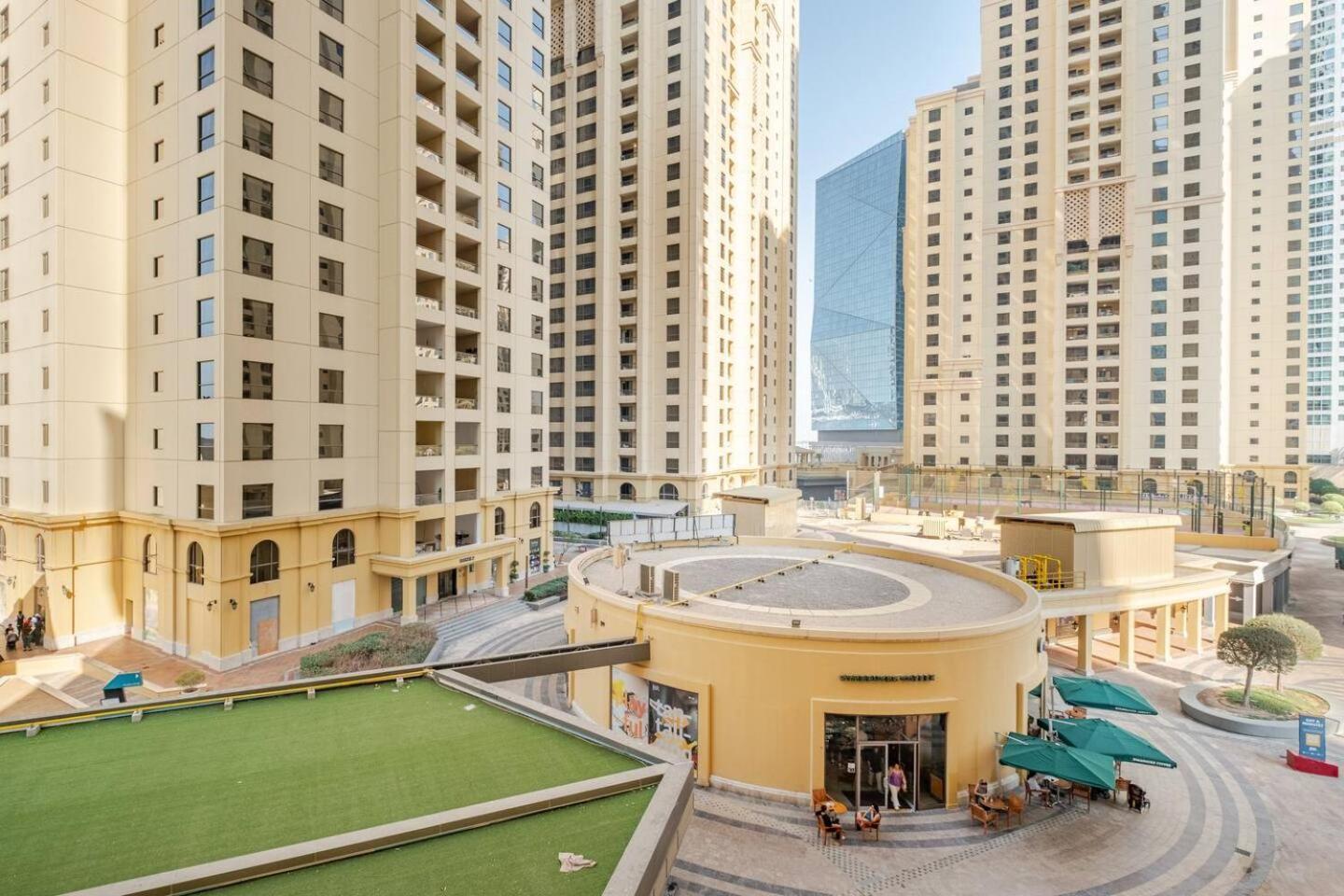 Stylish Beachside 3 Beds In Jbr Apartamento
