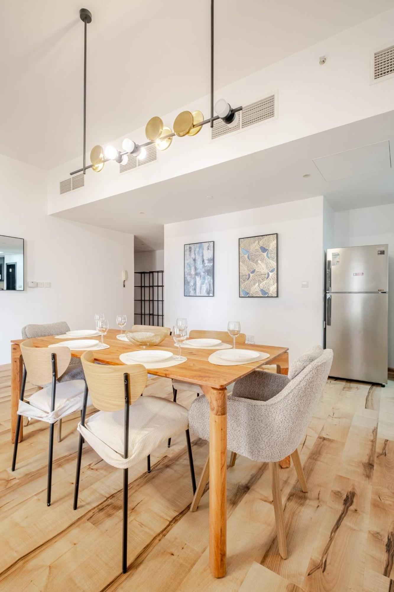 Stylish Beachside 3 Beds In Jbr Apartamento *