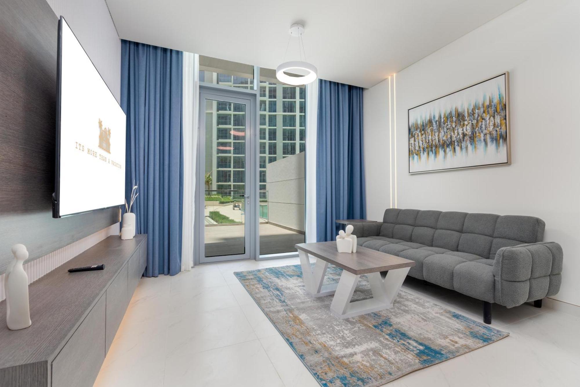 Luxury In Center, District One Apartment