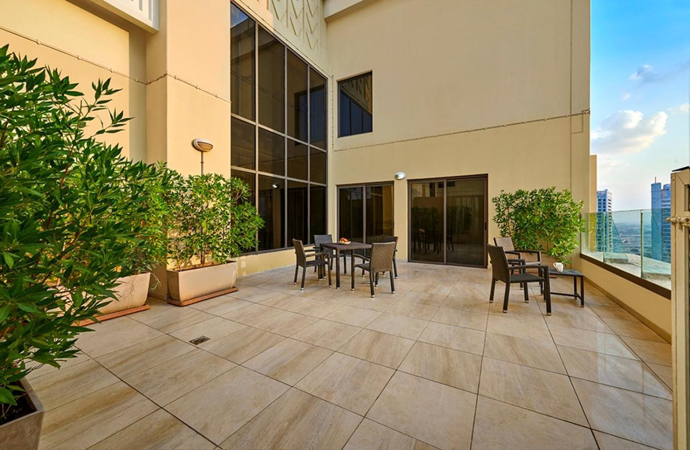 Ramada Hotel, And By Wyndham Jbr Aparthotel