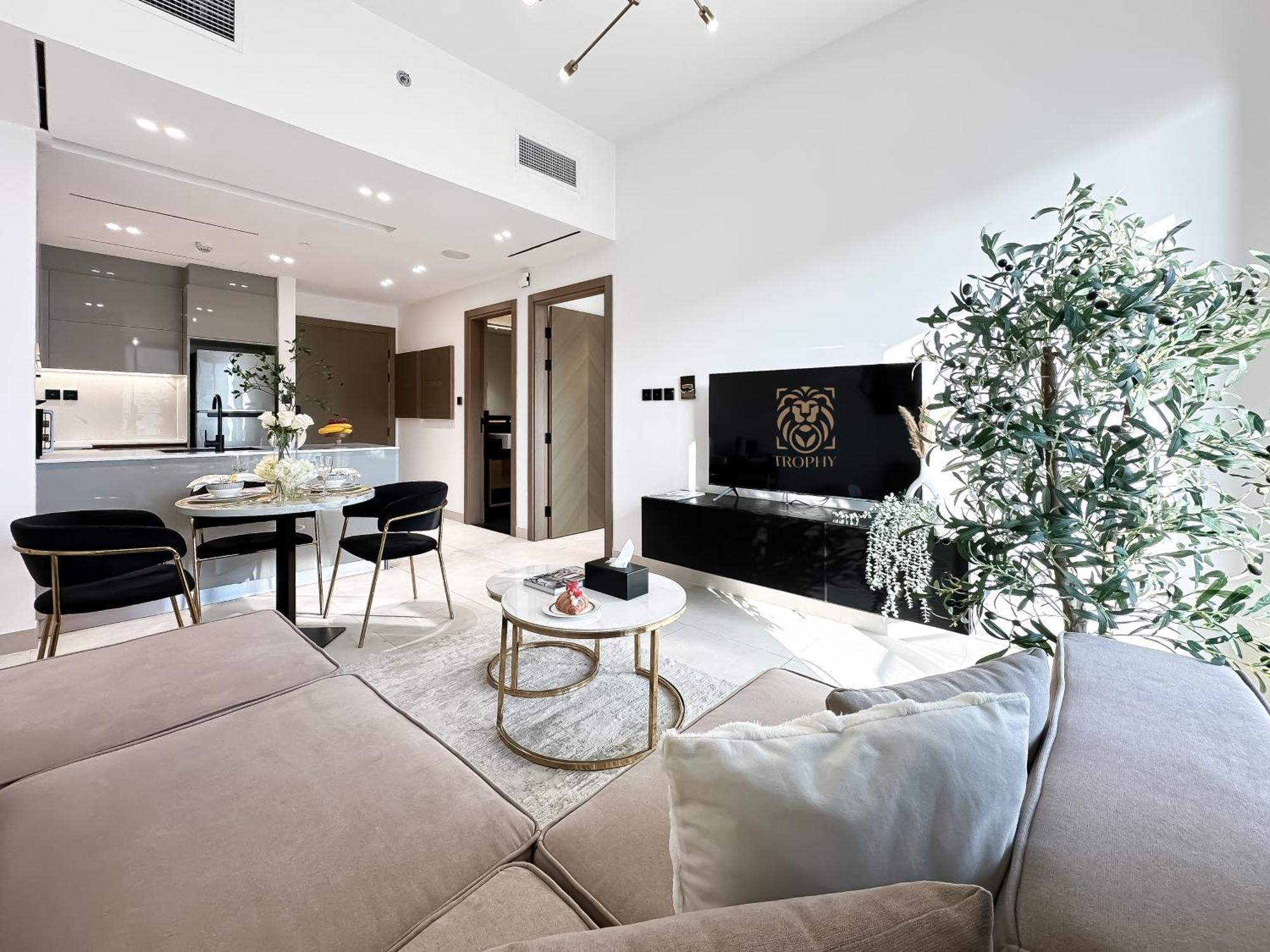 Trophy Sunny Honey Canal View & Infinty Pool Apartment