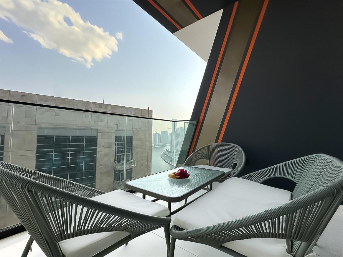 Trophy Sunny Honey Canal View & Infinty Pool Apartment
