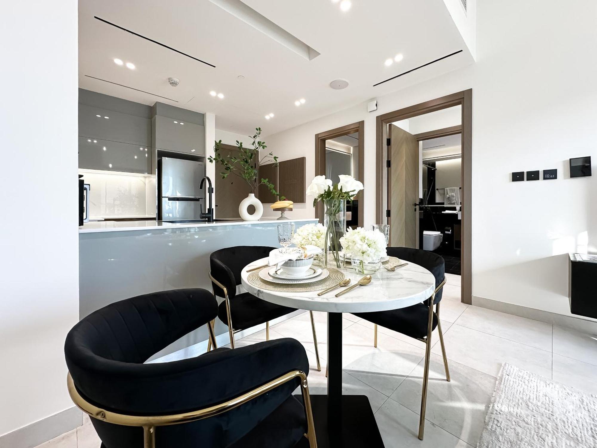 Trophy Sunny Honey Canal View & Infinty Pool Apartment