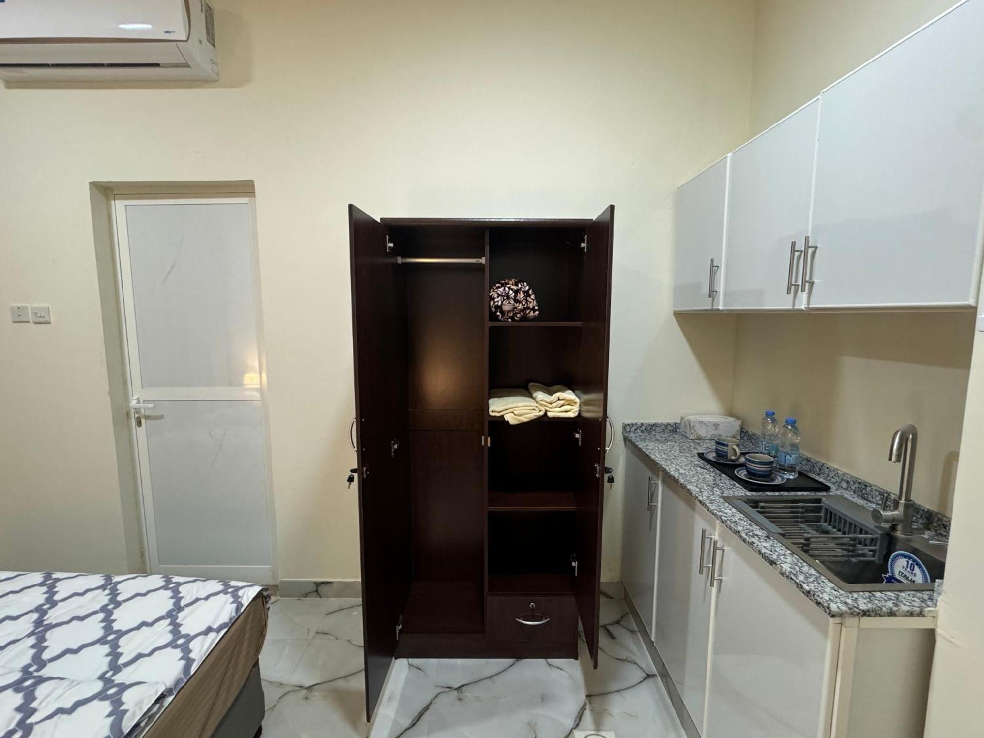 Hospedagem domiciliar Furnished Private Near Union Metro Station Dubai