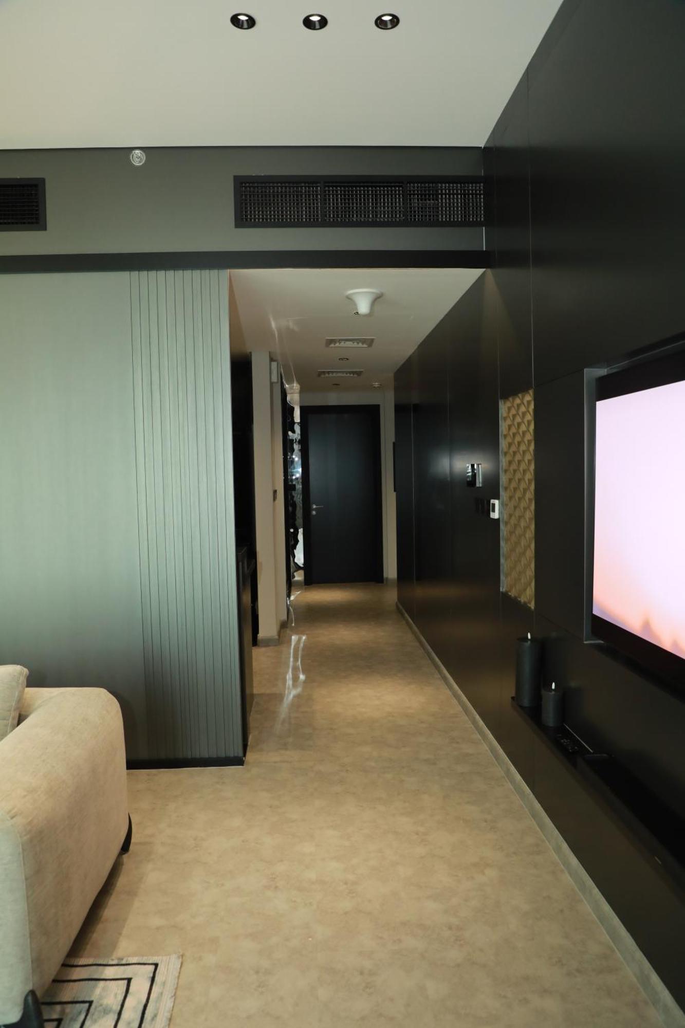 Luxury 2-bed Flat, Prime Location, Burj View & World Highest Running Track Dubai