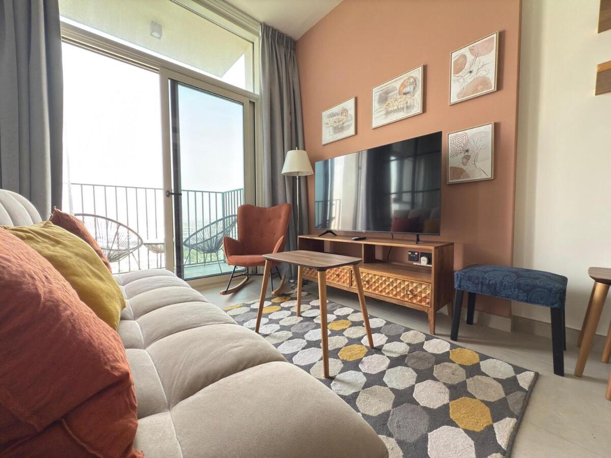 Luxe Escape At Hills